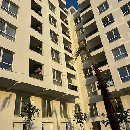 Apartmán F & Xh Golem (Tirana)